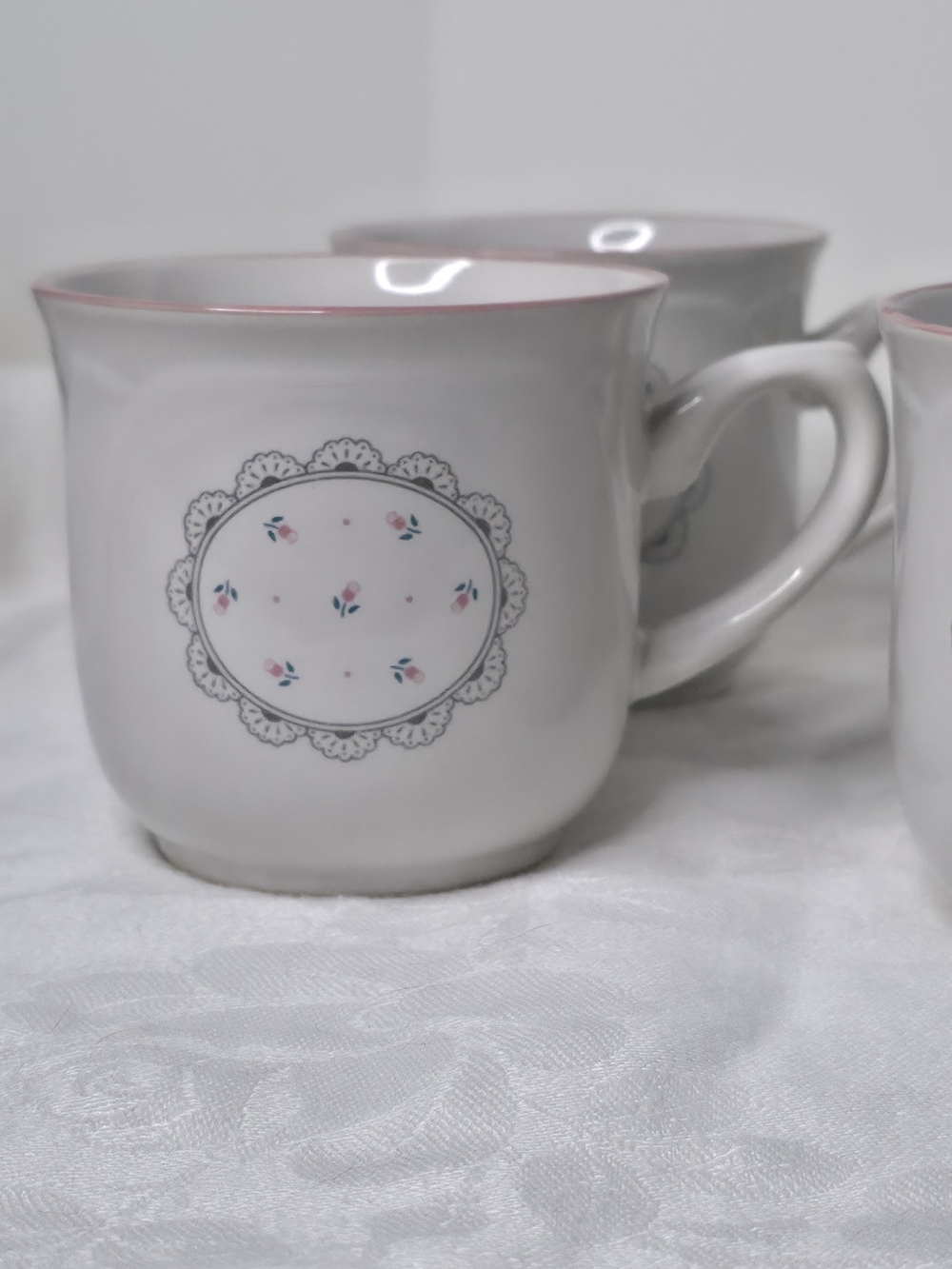 Vintage Japan Victoriana Stoneware Coffee Mugs Set 4